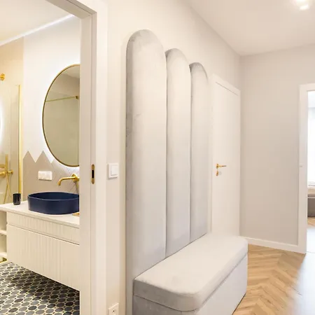 Blue Horizon Self Check-in, Free Garage Parking, Invoice *