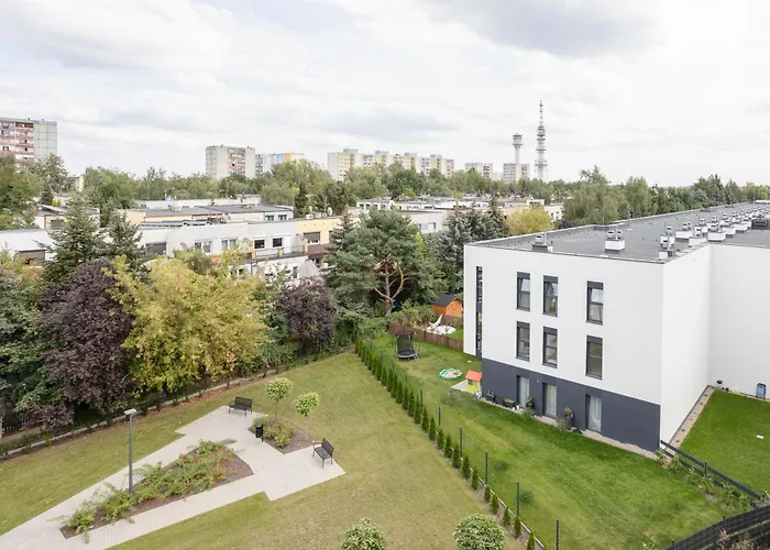 Blue Horizon Self Check-in, Free Garage Parking, Invoice Poznan