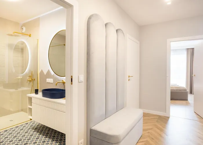 Blue Horizon Self Check-in, Free Garage Parking, Invoice *