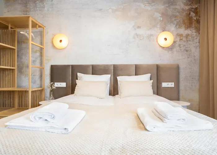 Blue Horizon Self Check-in, Free Garage Parking, Invoice Poznan